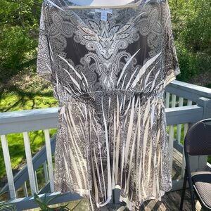 Style& Co Gray and Black Graphic Tunic with Short Sleeves